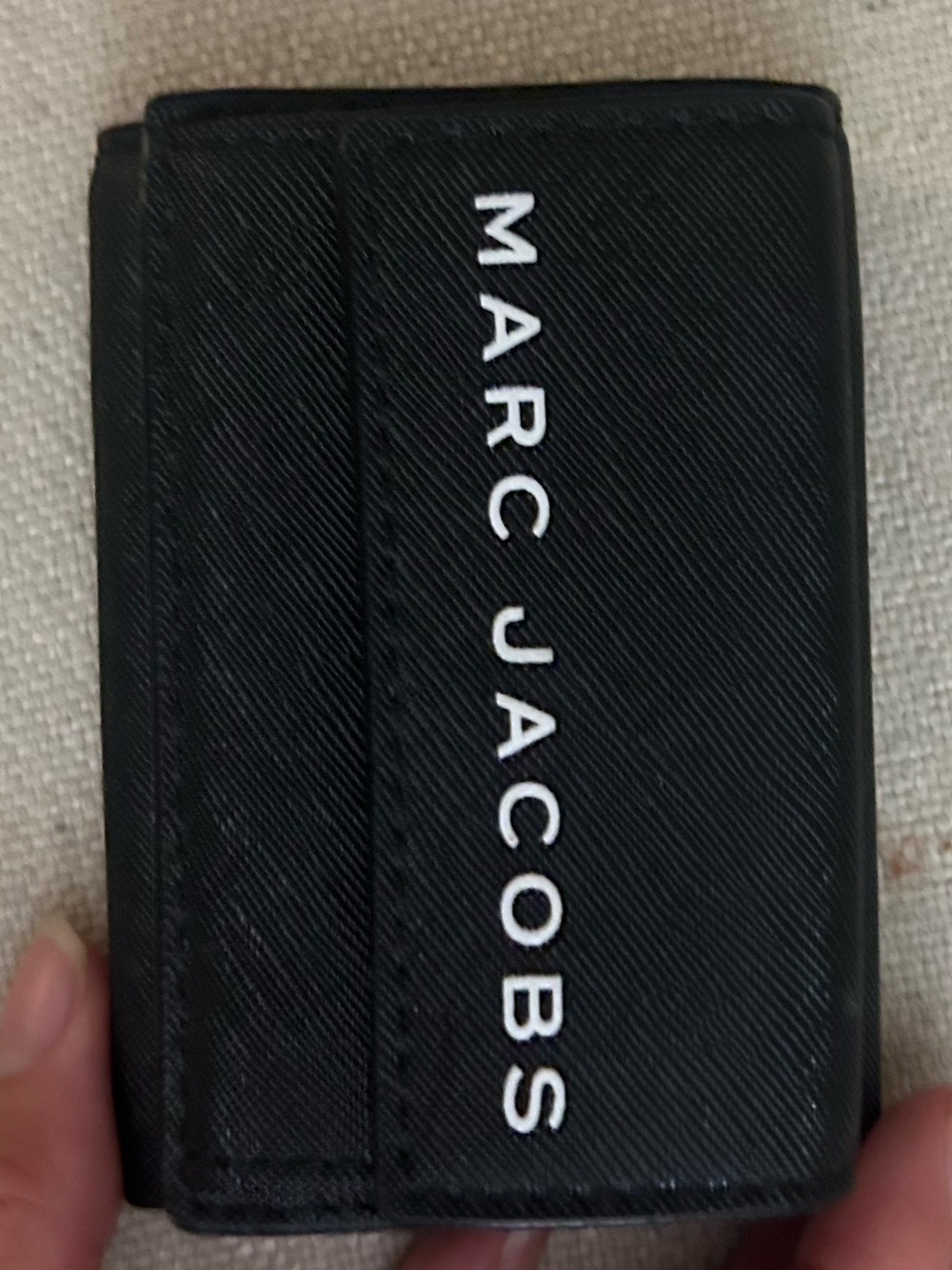 Marc Jacobs Black Vertical Logo Trifold Card Case
